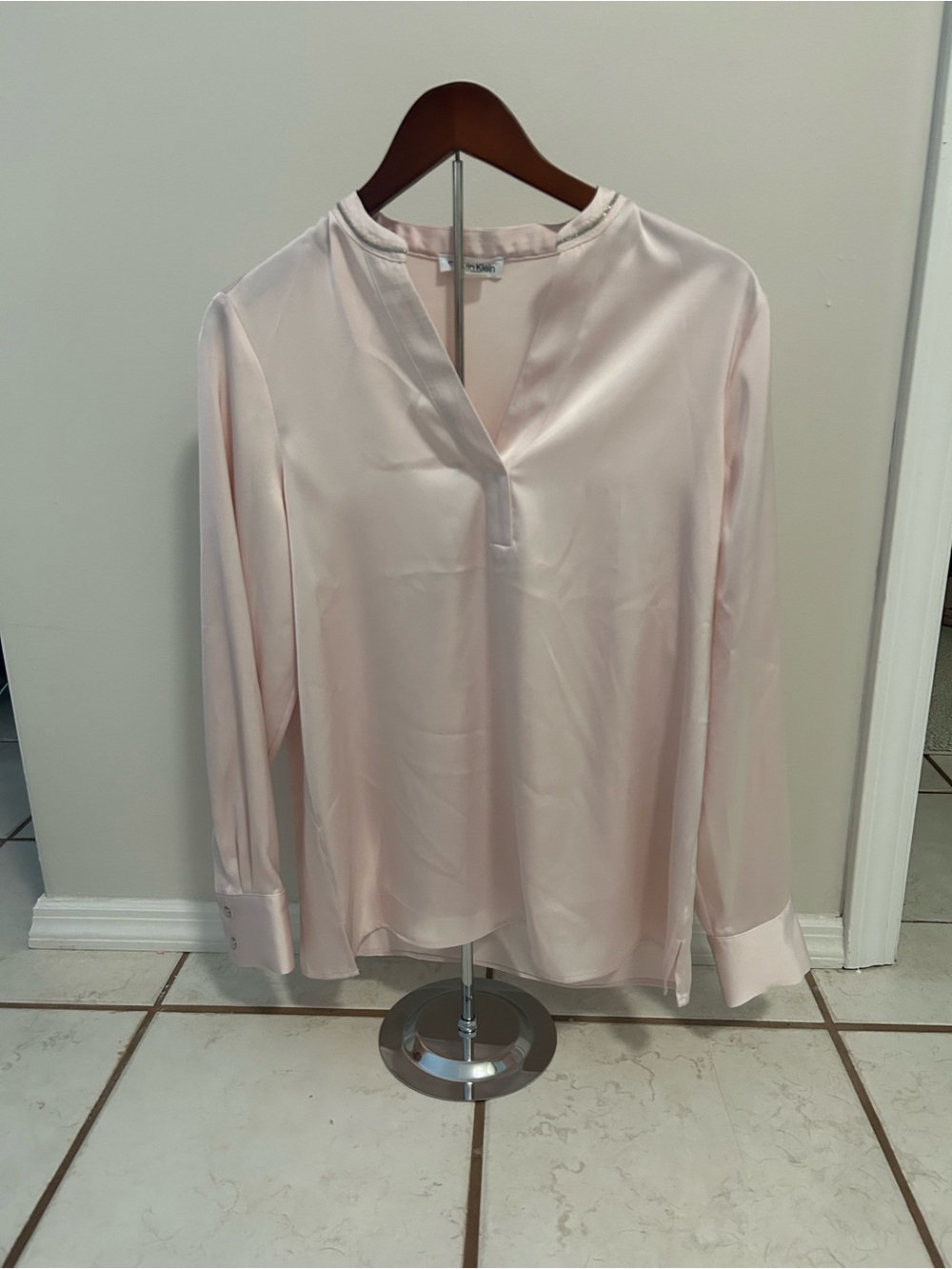 Calvin Klein Sz SP Pale Pink Satin V-Neck Blouse